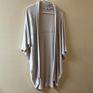 Athleta Serenity Coccoon Wrap, light gray, sz Small